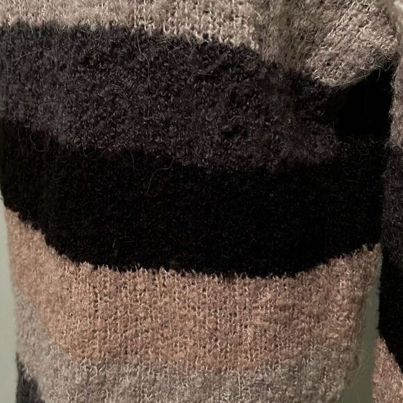 Basin + Range Women's Multicolor Stripe Crew Neck Pullover Sweater - Picture 3 of 7